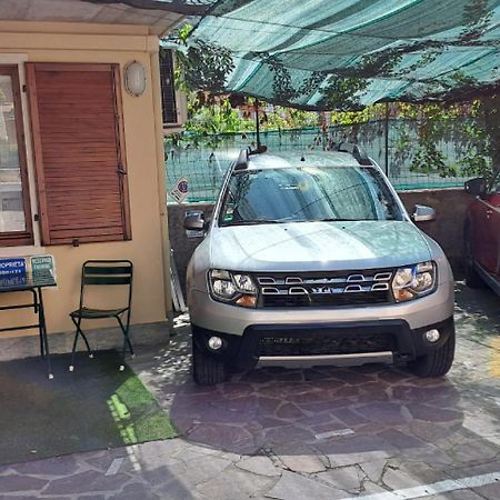 Appartamento Casa Laura Sartori Torri Del Benaco Esterno foto