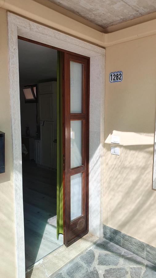 Appartamento Casa Laura Sartori Torri Del Benaco Esterno foto