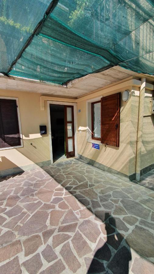 Appartamento Casa Laura Sartori Torri Del Benaco Esterno foto