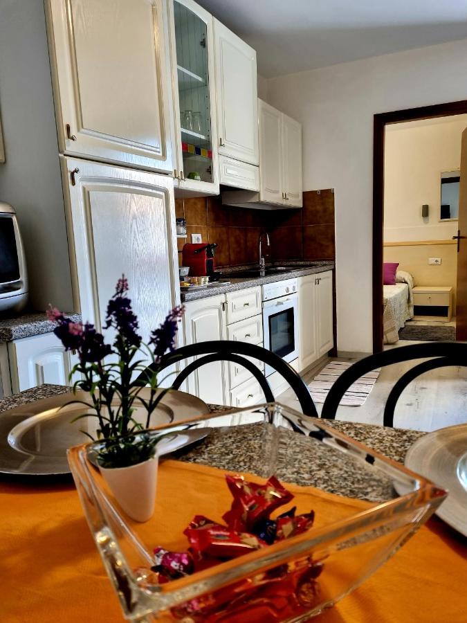 Appartamento Casa Laura Sartori Torri Del Benaco Esterno foto